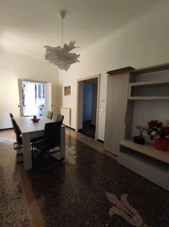 Wow Home - 175 Mq - Posteggio Privato - Davanti Porto Traghetti - Fino A 10 Posti Letto Cenova Dış mekan fotoğraf