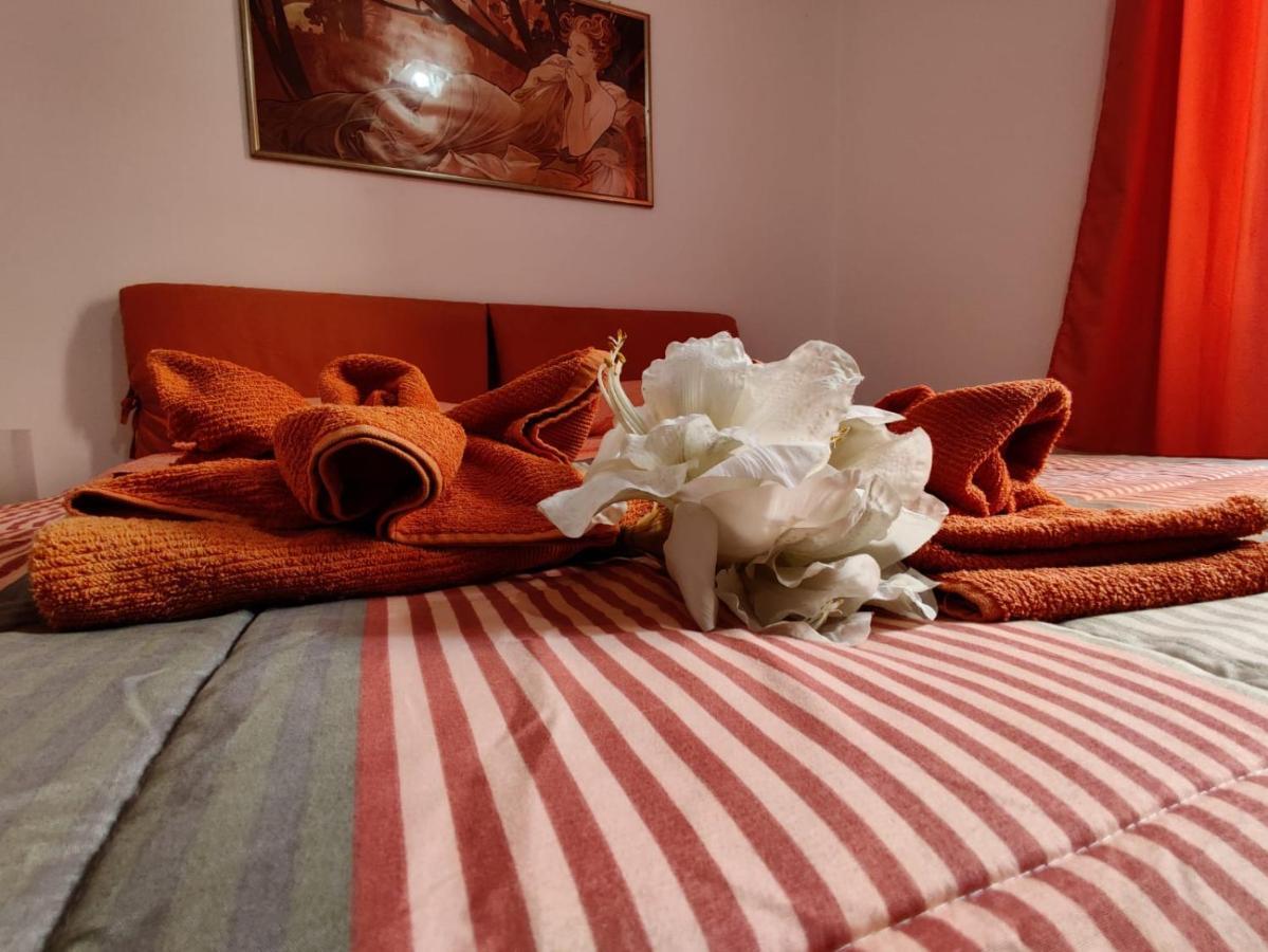 Wow Home - 175 Mq - Posteggio Privato - Davanti Porto Traghetti - Fino A 10 Posti Letto Cenova Dış mekan fotoğraf