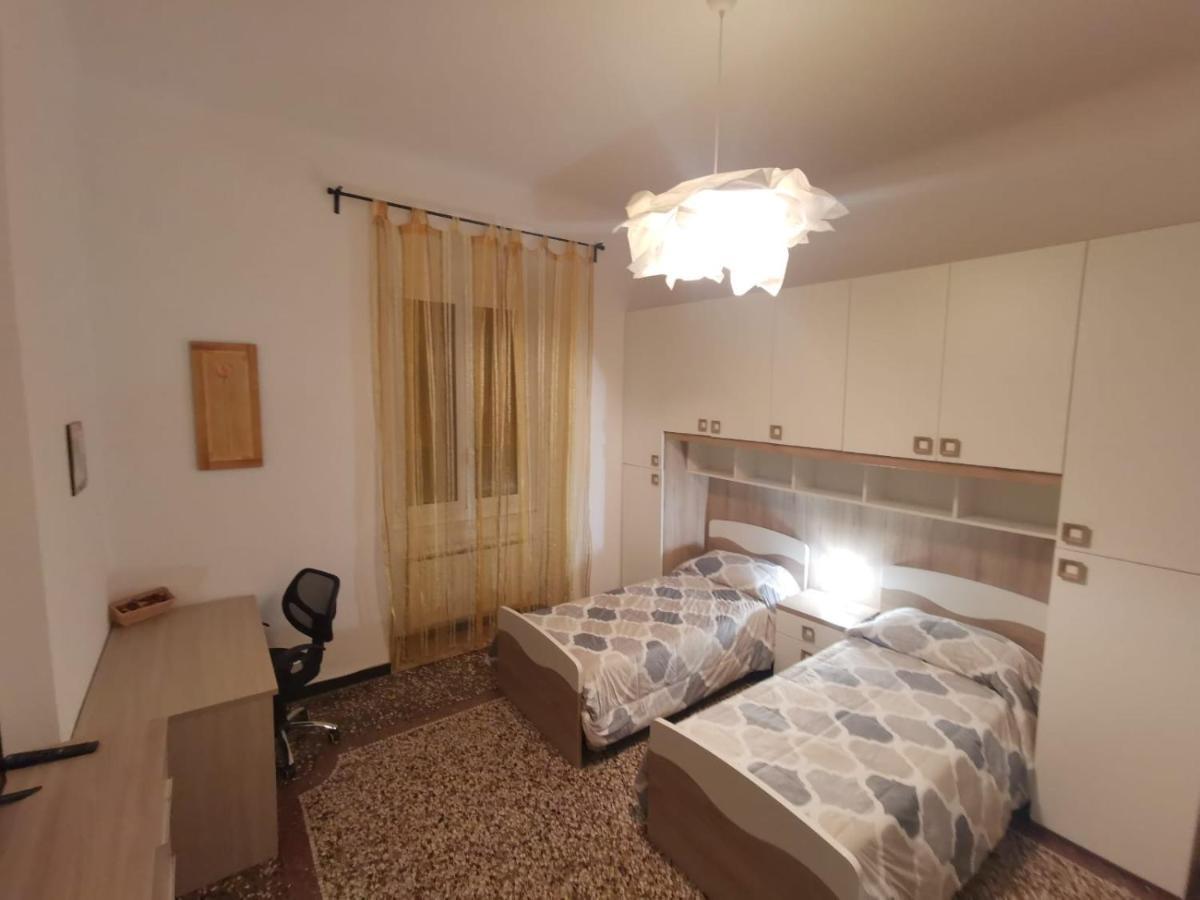 Wow Home - 175 Mq - Posteggio Privato - Davanti Porto Traghetti - Fino A 10 Posti Letto Cenova Dış mekan fotoğraf