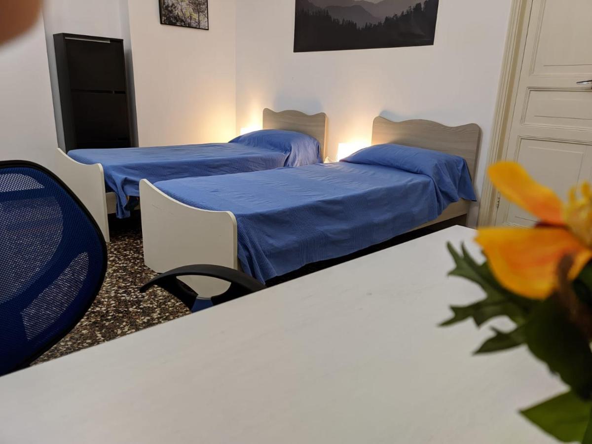 Wow Home - 175 Mq - Posteggio Privato - Davanti Porto Traghetti - Fino A 10 Posti Letto Cenova Dış mekan fotoğraf