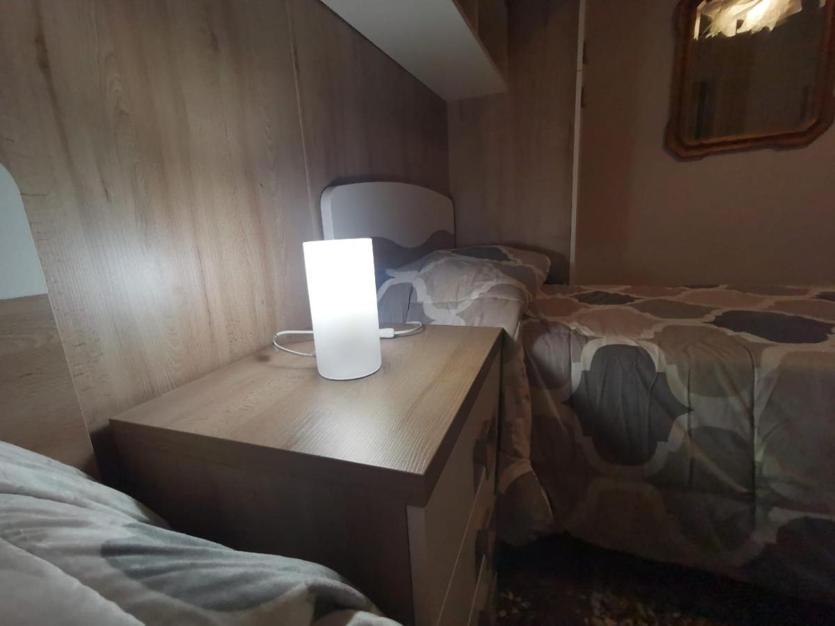 Wow Home - 175 Mq - Posteggio Privato - Davanti Porto Traghetti - Fino A 10 Posti Letto Cenova Dış mekan fotoğraf