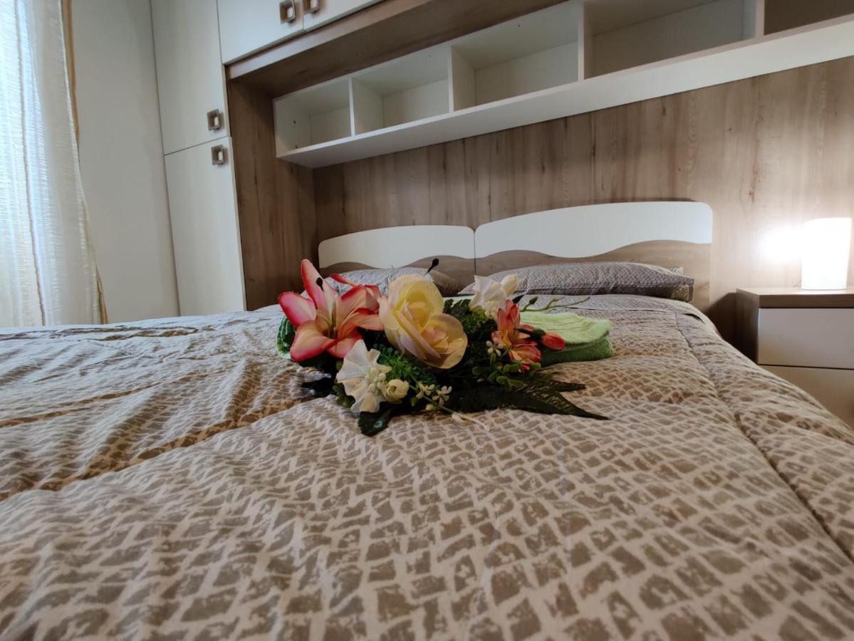 Wow Home - 175 Mq - Posteggio Privato - Davanti Porto Traghetti - Fino A 10 Posti Letto Cenova Dış mekan fotoğraf