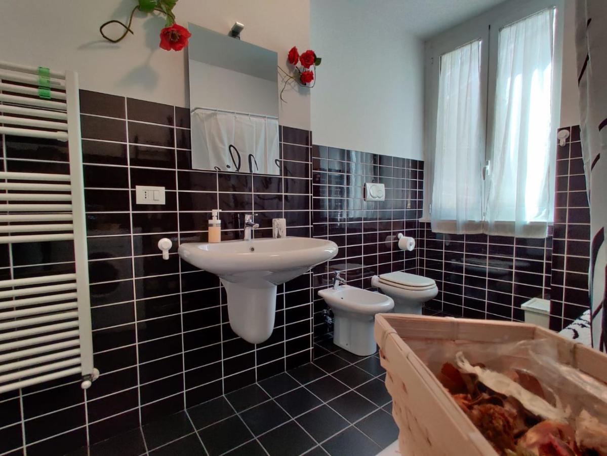 Wow Home - 175 Mq - Posteggio Privato - Davanti Porto Traghetti - Fino A 10 Posti Letto Cenova Dış mekan fotoğraf