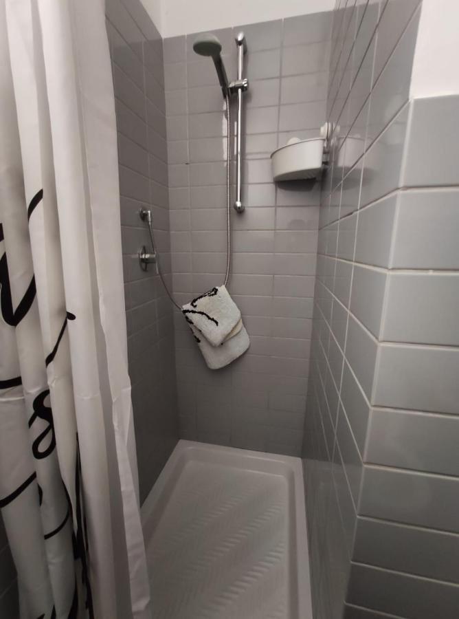 Wow Home - 175 Mq - Posteggio Privato - Davanti Porto Traghetti - Fino A 10 Posti Letto Cenova Dış mekan fotoğraf