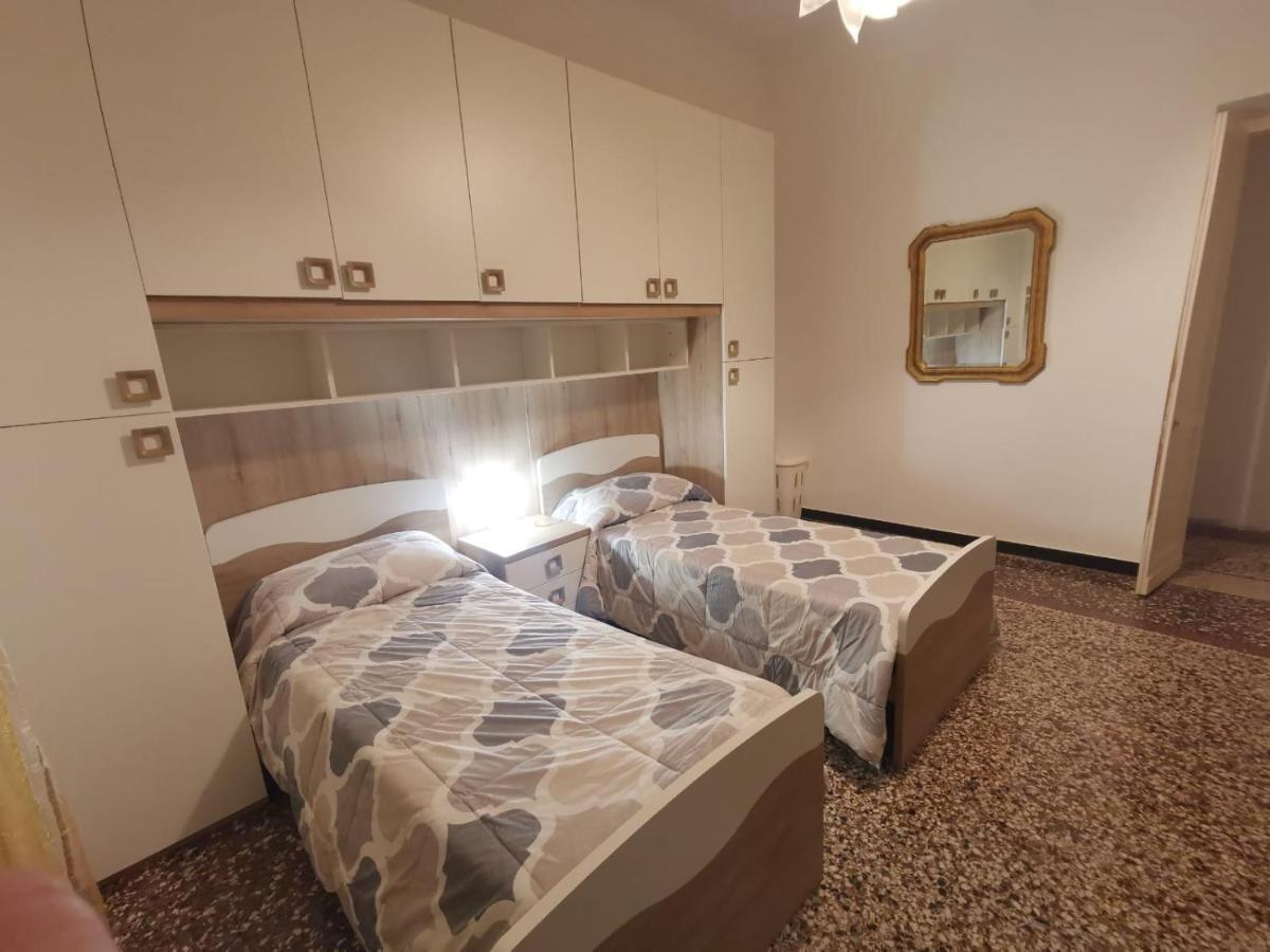 Wow Home - 175 Mq - Posteggio Privato - Davanti Porto Traghetti - Fino A 10 Posti Letto Cenova Dış mekan fotoğraf
