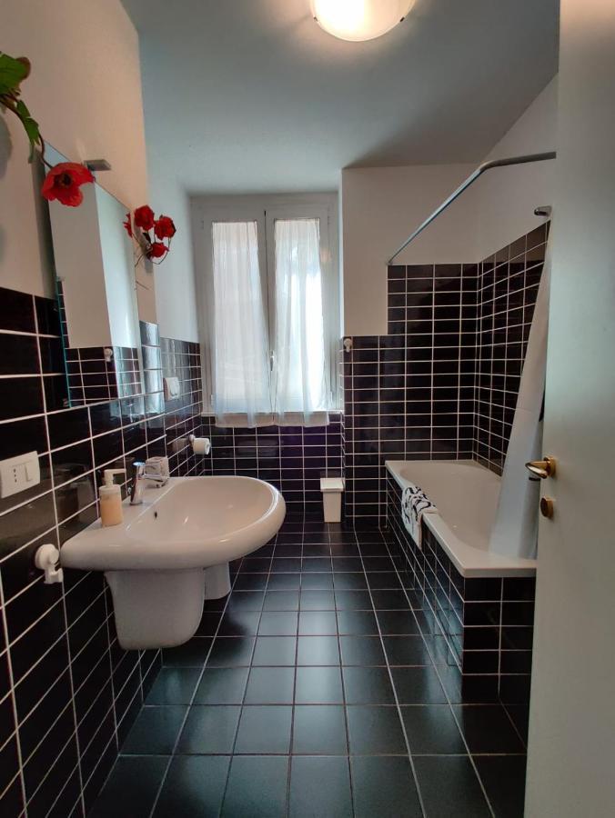 Wow Home - 175 Mq - Posteggio Privato - Davanti Porto Traghetti - Fino A 10 Posti Letto Cenova Dış mekan fotoğraf